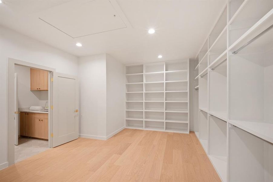 Spacious, unfurnished interior of a new home in , Dallas (Image 25).