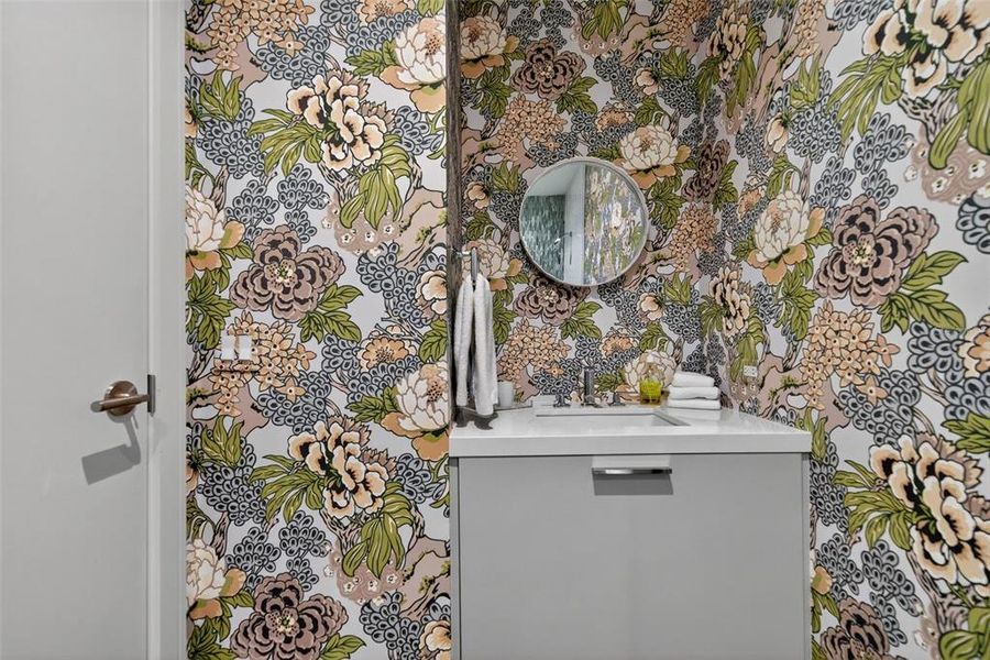 Furnished interior view inside a new home in , Longboat Key (Image 7).