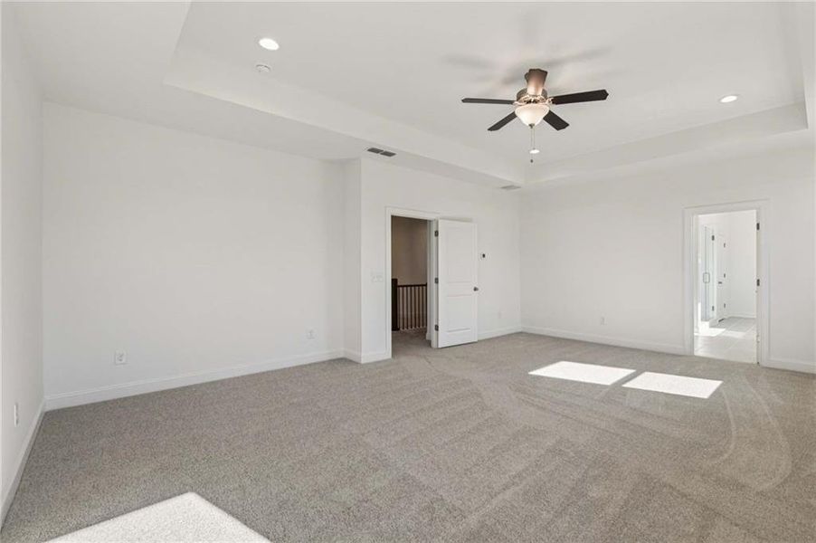 Spacious, unfurnished interior of a new home in East Harbor II at Chestatee, Dawsonville (Image 41).