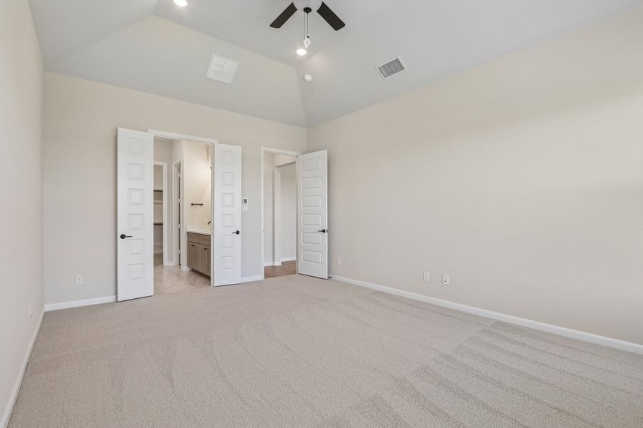 Spacious, unfurnished interior of a new home in Ribbonwood, Aubrey (Image 20).