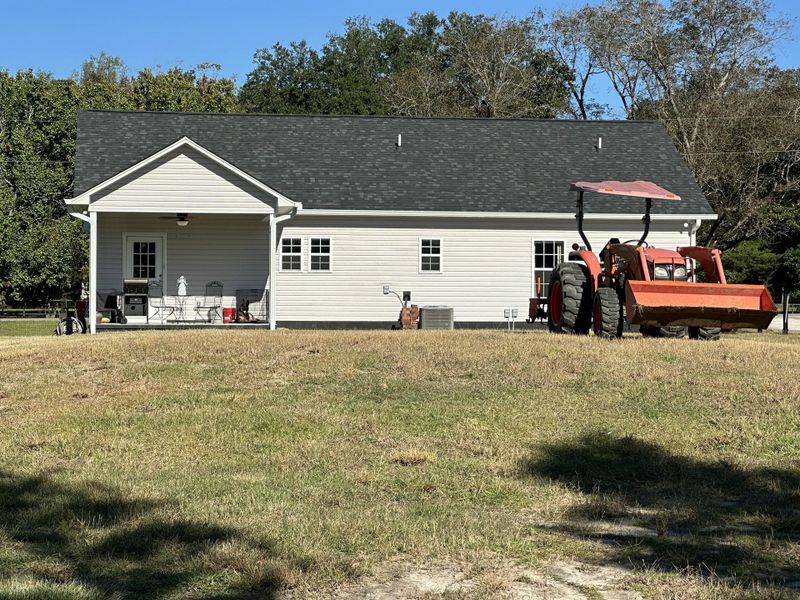 Exterior details and patio area of a home in , Holly Hill (Image 1).