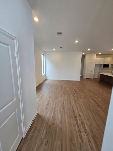 Spacious, unfurnished interior of a new home in Sunterra, Katy (Image 9). Spacious, unfurnished interior of a new home in Sunterra, Katy (Image 9).