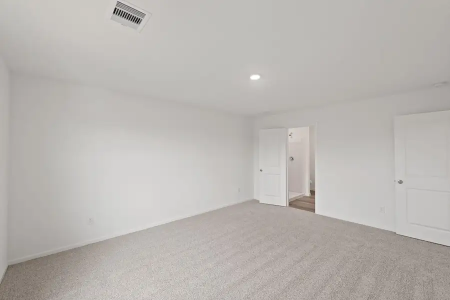 Spacious, unfurnished interior of a new home in Silverthorne, Conroe (Image 16).