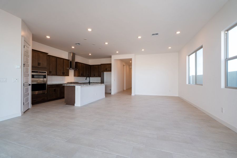 Spacious, unfurnished interior of a new home in Soleo, San Tan Valley (Image 11). Spacious, unfurnished interior of a new home in Soleo, San Tan Valley (Image 11).