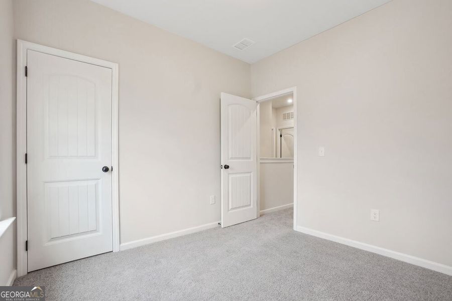 Spacious, unfurnished interior of a new home in Stonebridge North, Macon (Image 15).