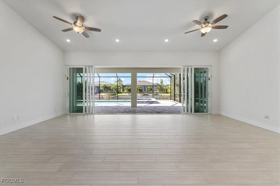 Spacious, unfurnished interior of a new home in Cape Coral, Cape Coral (Image 18).