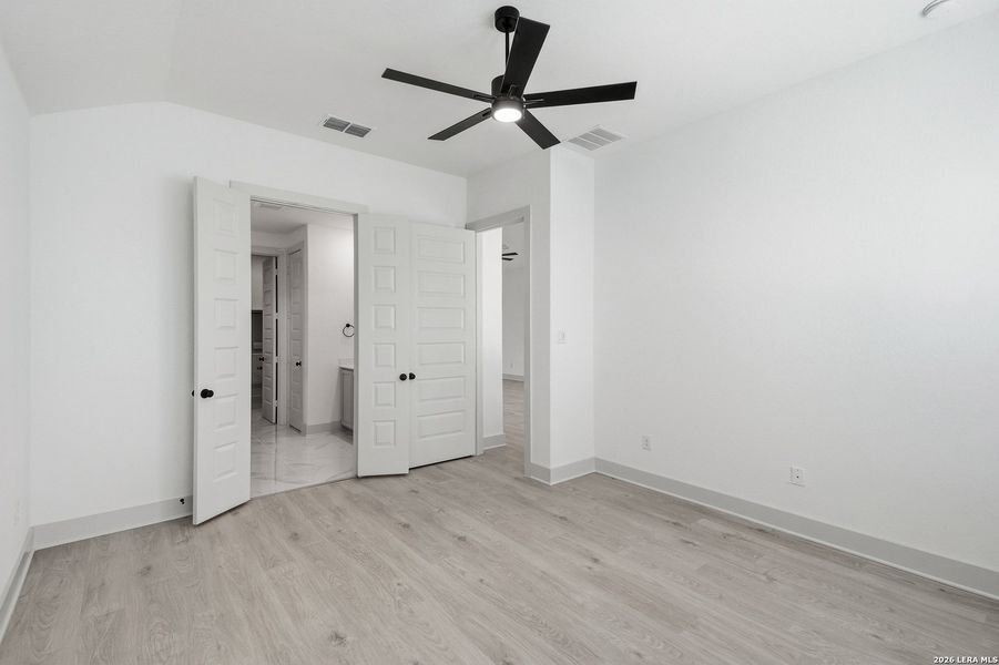 Spacious, unfurnished interior of a new home in Stillwater Ranch, San Antonio (Image 20).