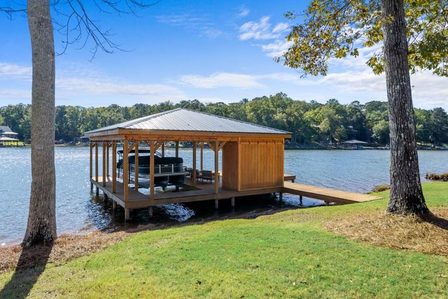 Exterior details and patio area of a home in , Monticello (Image 20).