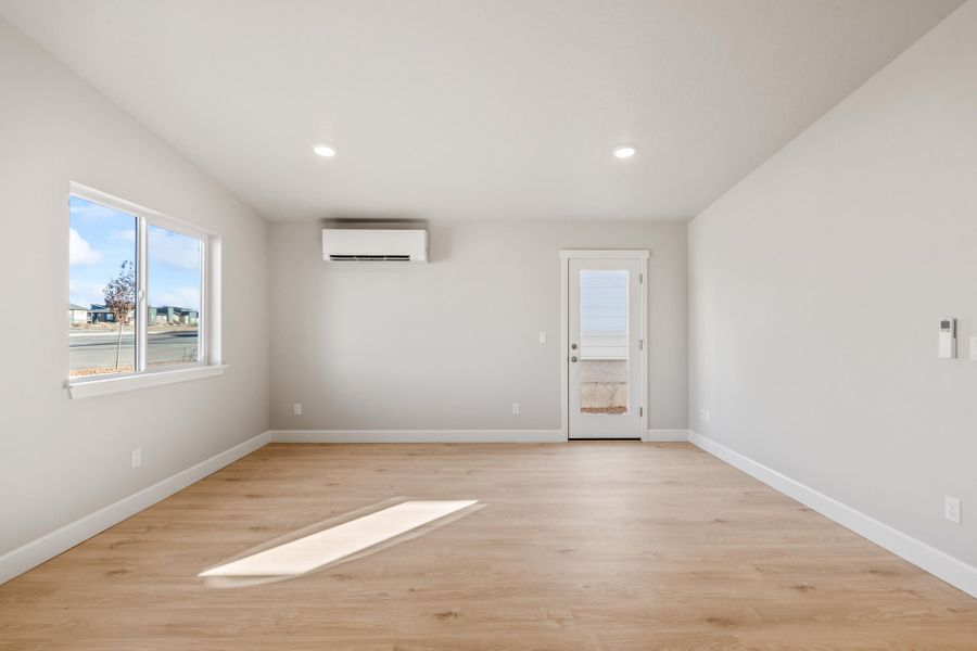 Spacious, unfurnished interior of a new home in Feather Ridge, Redmond (Image 20).