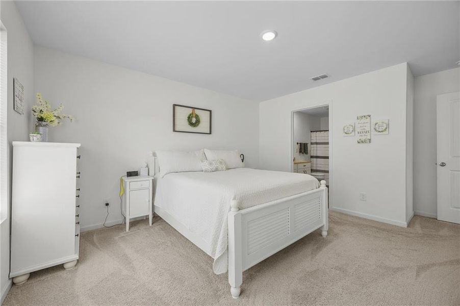 Furnished interior view inside a new home in , Lizella (Image 8).