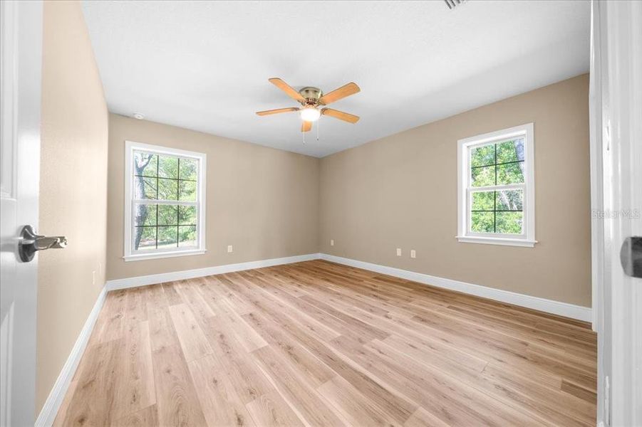 Spacious, unfurnished interior of a new home in , Dunnellon (Image 27).