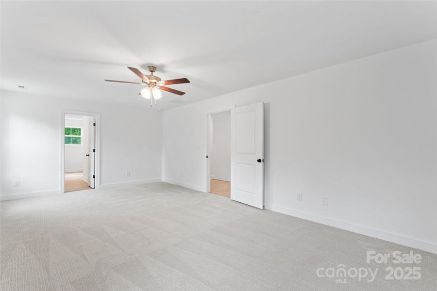 Spacious, unfurnished interior of a new home in , Harrisburg (Image 17).