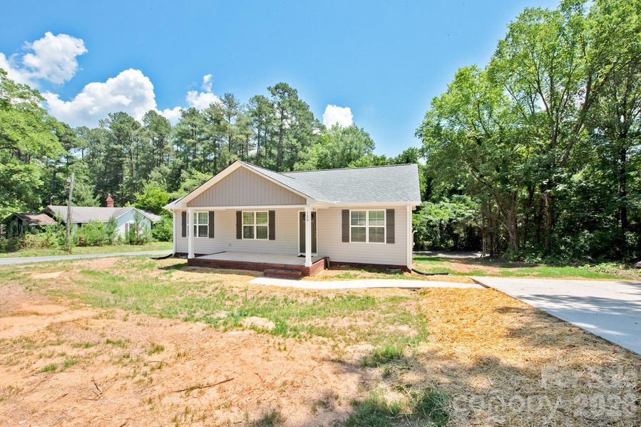 Exterior details and patio area of a home in , Kannapolis (Image 14).