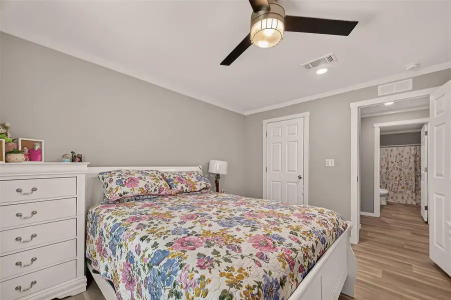 Furnished interior view inside a new home in , Baytown (Image 19).