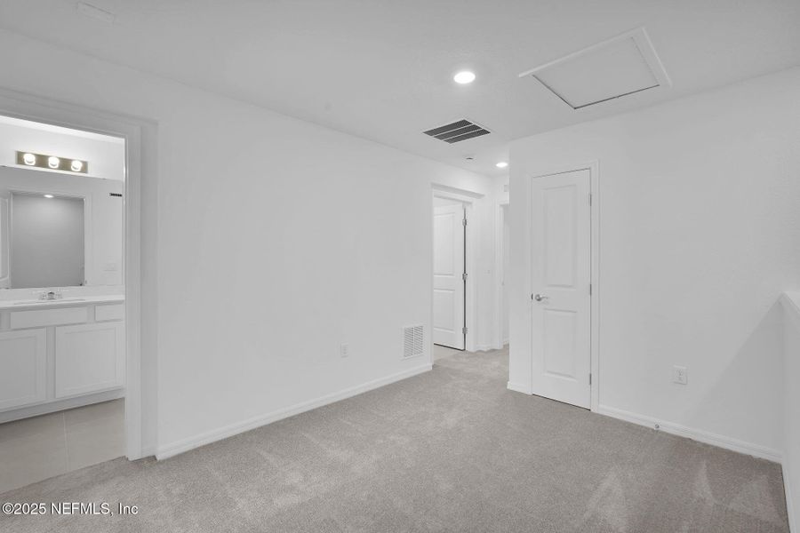 Spacious, unfurnished interior of a new home in , Jacksonville (Image 20).