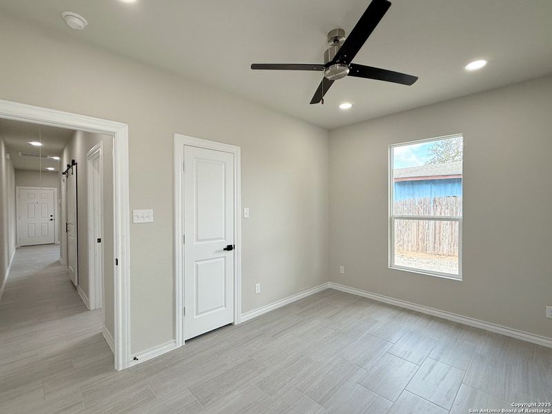 Spacious, unfurnished interior of a new home in , Natalia (Image 10).