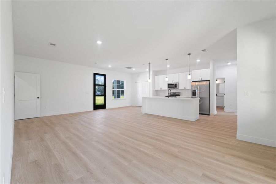 Spacious, unfurnished interior of a new home in , Citrus Springs (Image 16).