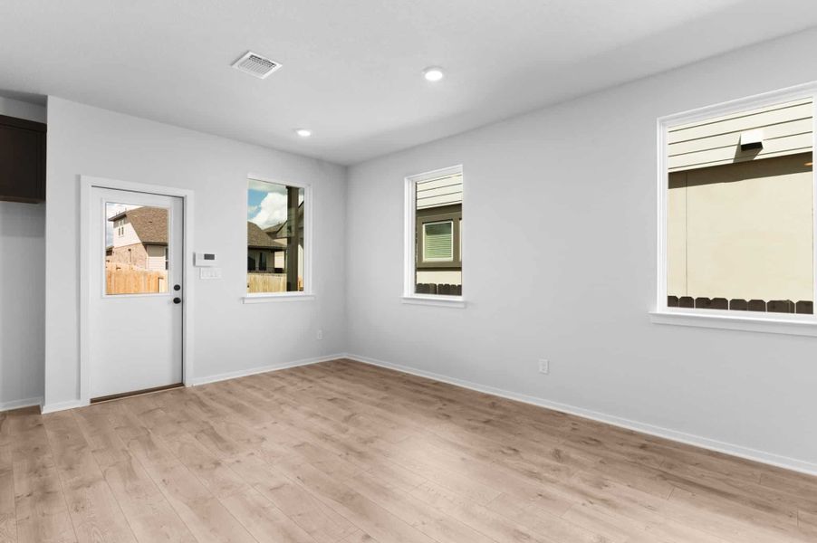 Spacious, unfurnished interior of a new home in Nolina, Georgetown (Image 22).