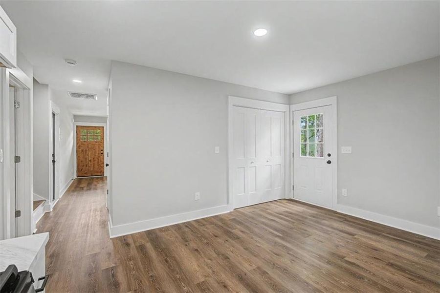 Spacious, unfurnished interior of a new home in , Emerson (Image 24).