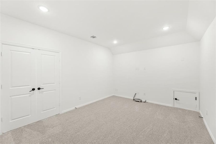 Spacious, unfurnished interior of a new home in Creekview Meadows, Celina (Image 24).