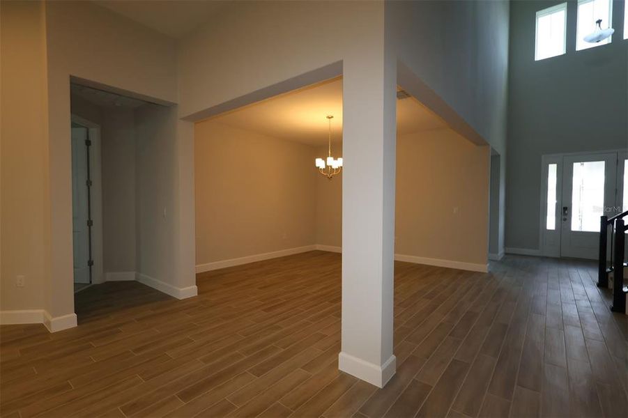 Spacious, unfurnished interior of a new home in Hawk's Overlook, Oviedo (Image 6).