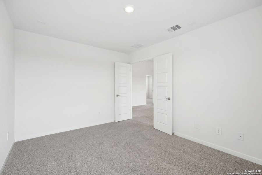 Spacious, unfurnished interior of a new home in Carmel Ranch, Schertz (Image 58).