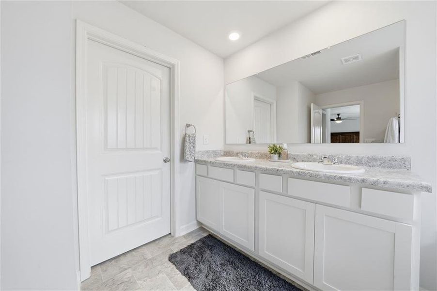 Furnished interior view inside a new home in , Dallas (Image 20).