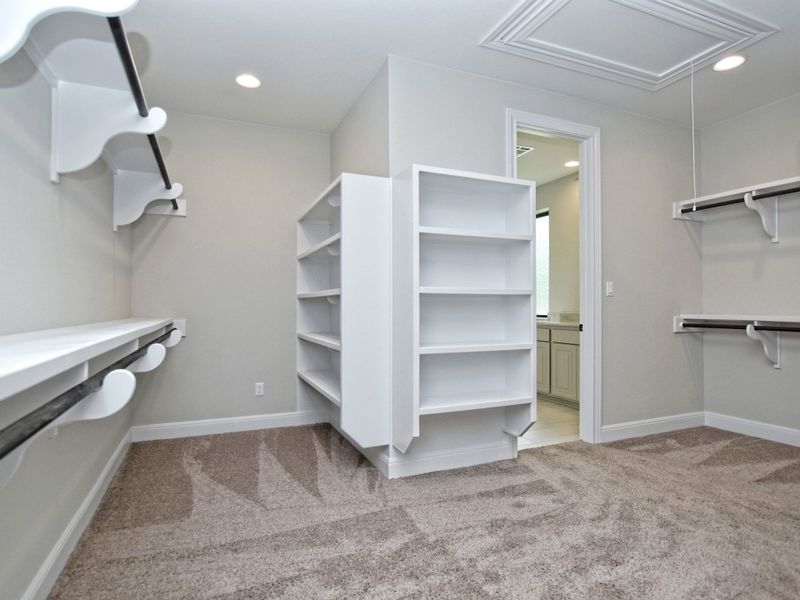 Representative furnished interior of a home built from the Avalon by Giddens Homes in Scofield Farms Estates, Georgetown (Image 115).