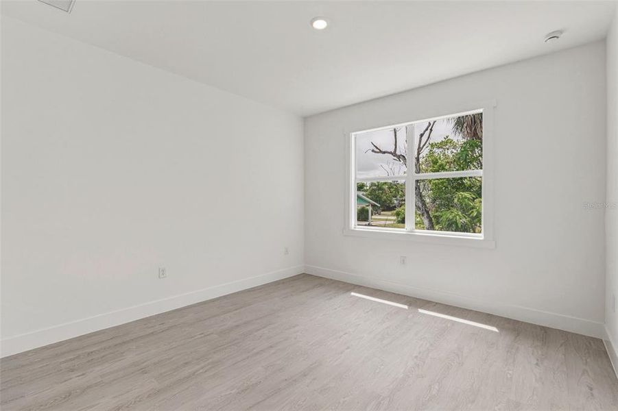 Spacious, unfurnished interior of a new home in , Punta Gorda (Image 24).