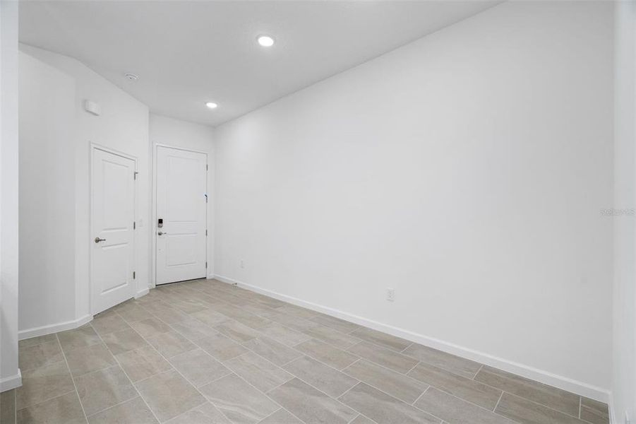 Spacious, unfurnished interior of a new home in , Orlando (Image 45).