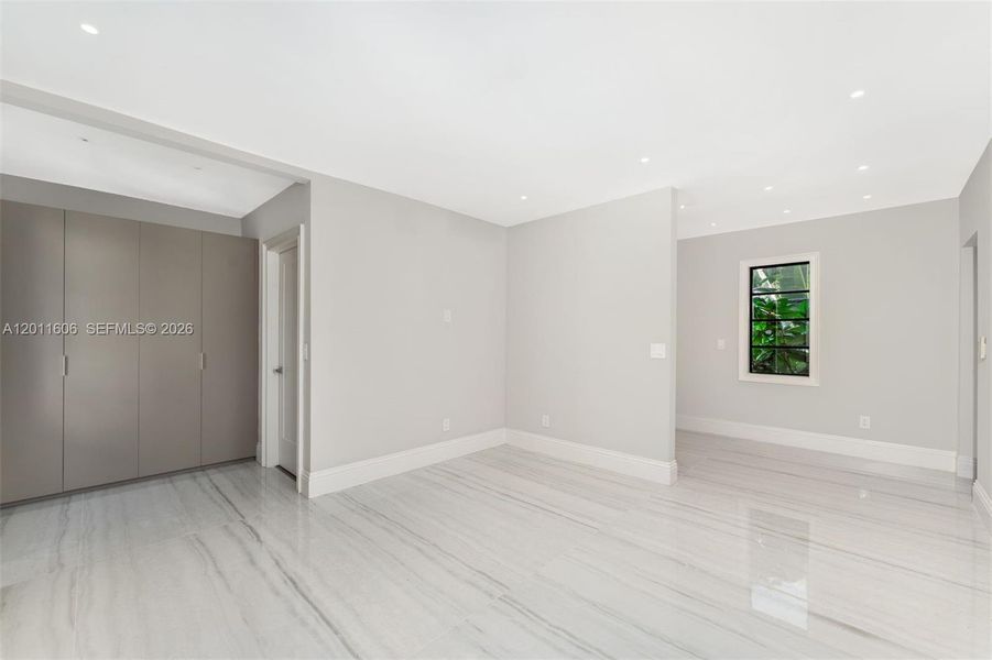 Spacious, unfurnished interior of a new home in , Miami (Image 39).