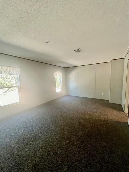 Spacious, unfurnished interior of a new home in , Florahome (Image 6).