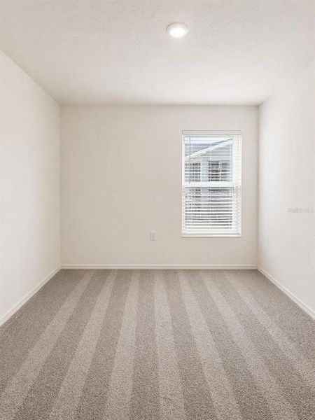 Spacious, unfurnished interior of a new home in Eagle Hammock, Eagle Lake (Image 31).