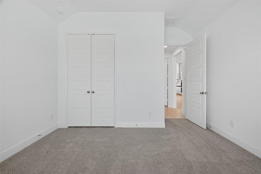Spacious, unfurnished interior of a new home in Lago Mar, Texas City (Image 33).