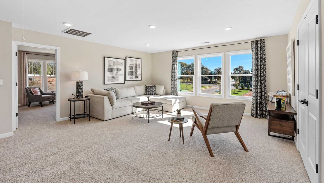 Representative furnished interior of a home built from the HAMPSHIRE by D.R. Horton in Cottonwood Ridge, Piedmont (Image 25).