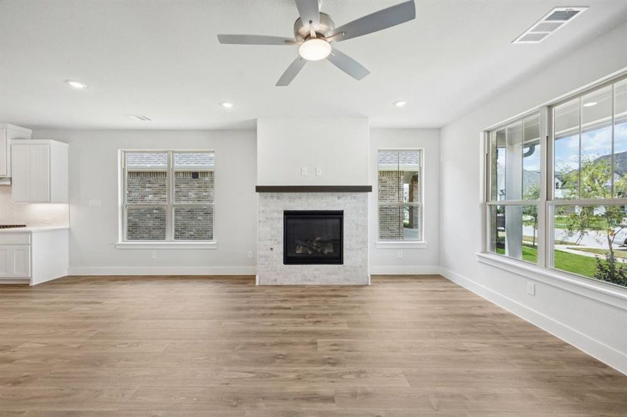 Spacious, unfurnished interior of a new home in Dove Hollow, Waxahachie (Image 24). Spacious, unfurnished interior of a new home in Dove Hollow, Waxahachie (Image 24).