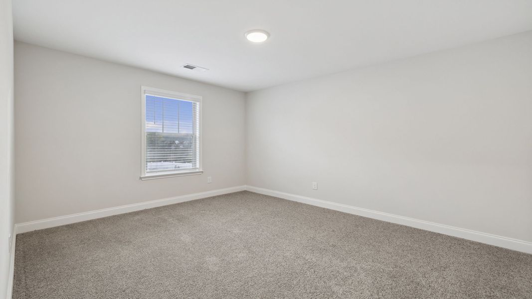 Spacious, unfurnished interior of a new home in Edgewood Estates, Piedmont (Image 23).