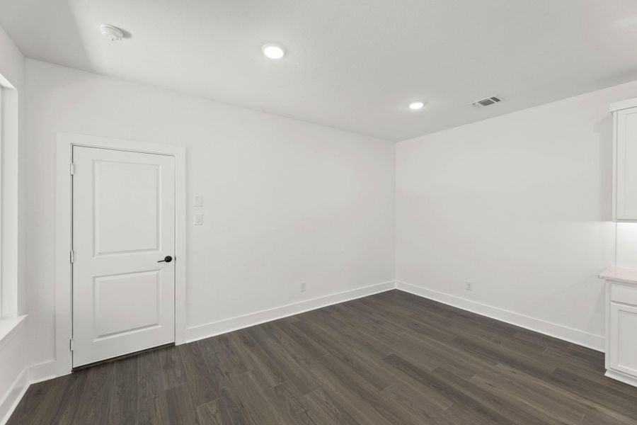 Spacious, unfurnished interior of a new home in The Retreat at Harvest, Argyle (Image 27).