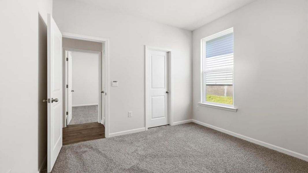 Spacious, unfurnished interior of a new home in Blue Ridge Trail, Fountain Inn (Image 26).