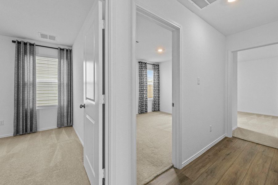 Spacious, unfurnished interior of a new home in Sunset Oaks, San Marcos (Image 15).