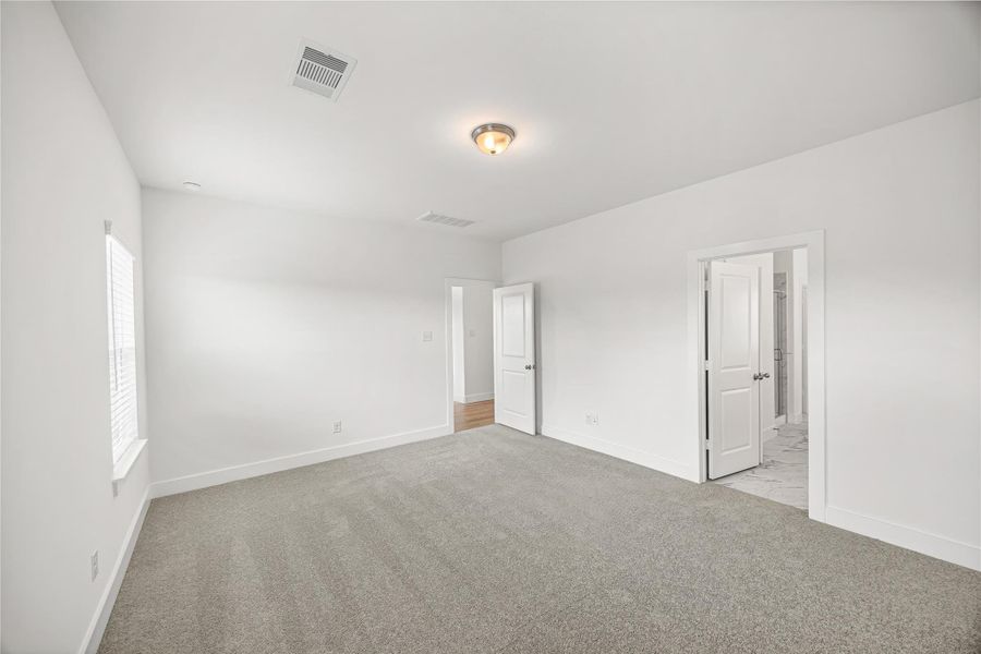 Spacious, unfurnished interior of a new home in River Ranch Meadows, Dayton (Image 18).