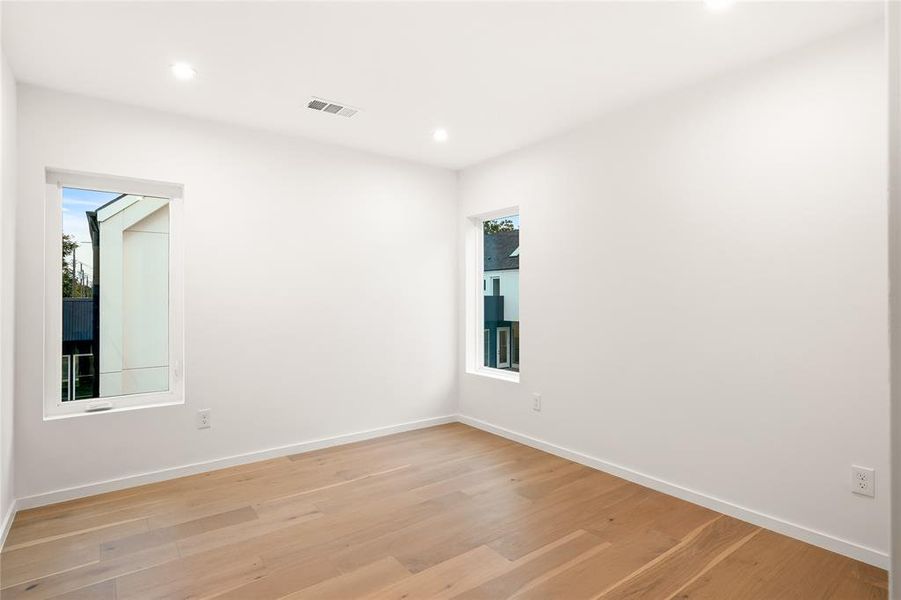 Spacious, unfurnished interior of a new home in , Dallas (Image 15).