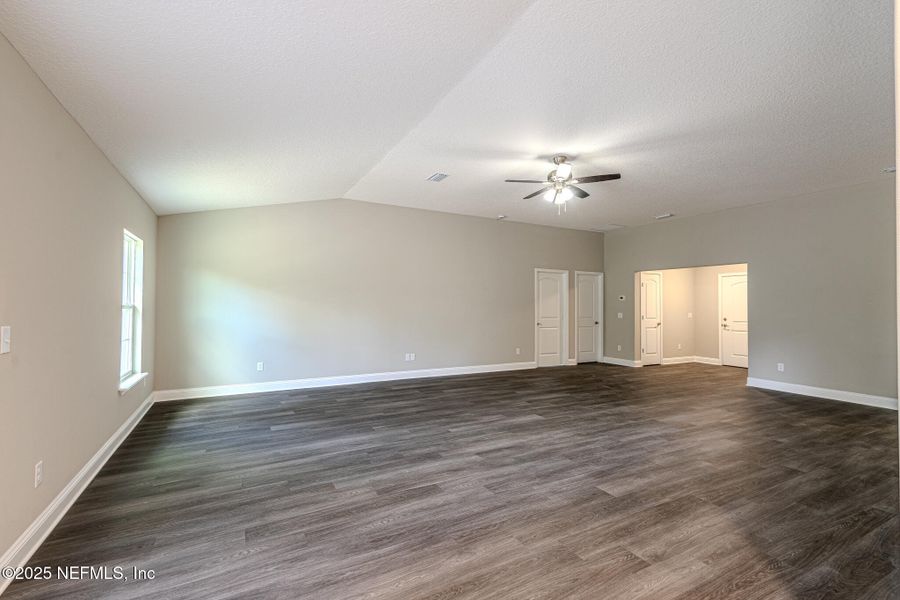 Spacious, unfurnished interior of a new home in , Callahan (Image 10).