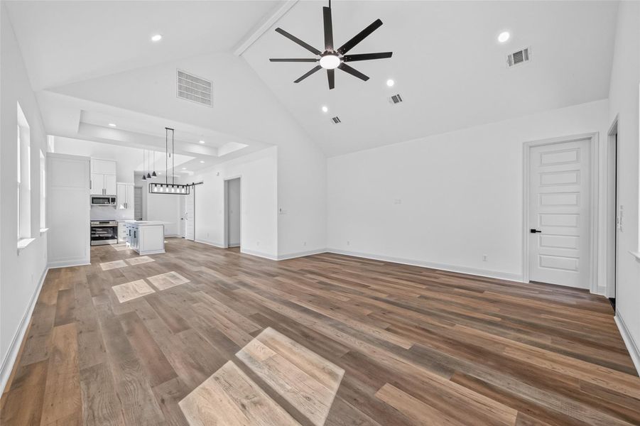 Spacious, unfurnished interior of a new home in , Huntsville (Image 15).