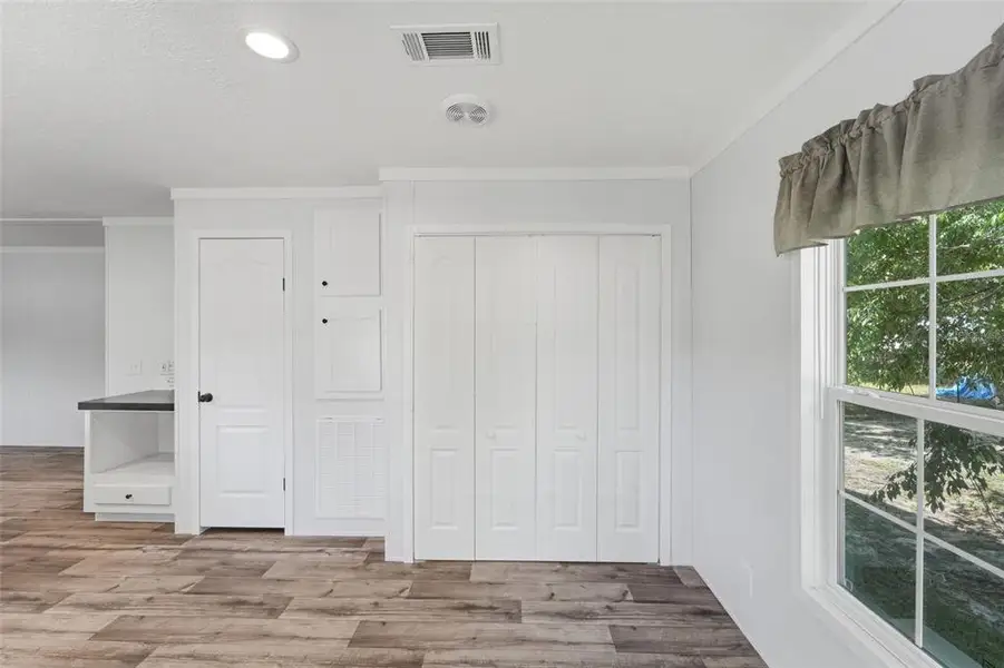 Spacious, unfurnished interior of a new home in , Deland (Image 14).