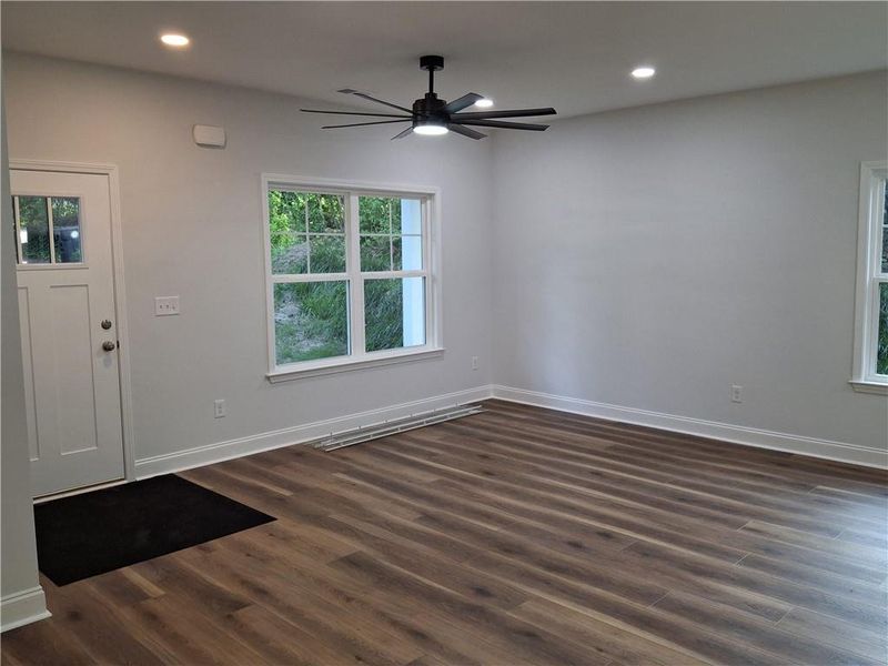 Spacious, unfurnished interior of a new home in , Gainesville (Image 10).