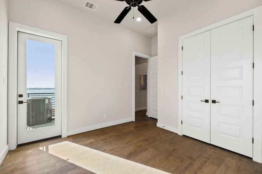 Spacious, unfurnished interior of a new home in Lago Pointe, Seabrook (Image 35). Spacious, unfurnished interior of a new home in Lago Pointe, Seabrook (Image 35).