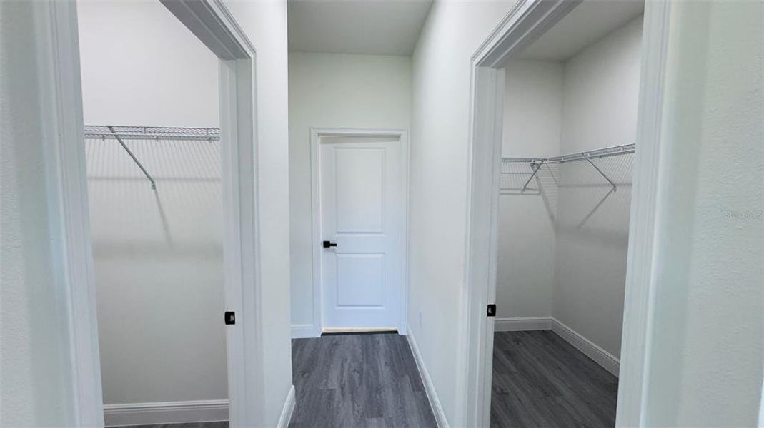 Spacious, unfurnished interior of a new home in , Citrus Springs (Image 9).