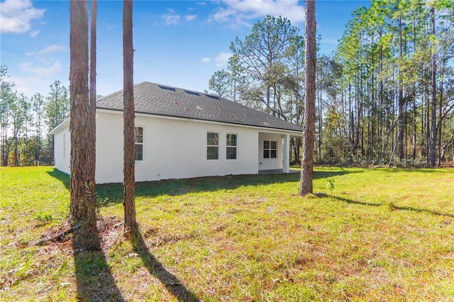 Exterior details and patio area of a home in , Dunnellon (Image 26).