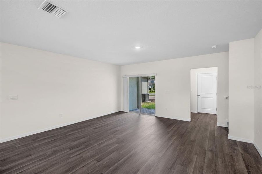 Spacious, unfurnished interior of a new home in Waterleigh, Winter Garden (Image 17).